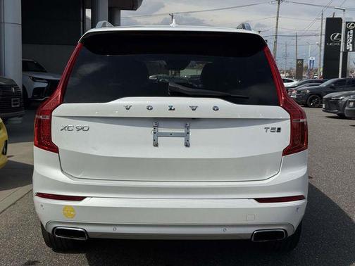 Crystal White Pearl 2016 Volvo XC90 T5 Momentum