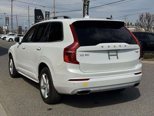 Crystal White Pearl 2016 Volvo XC90 T5 Momentum