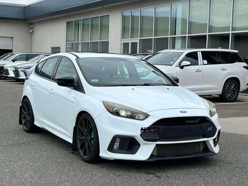 Frozen White 2017 Ford Focus RS Base