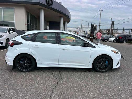 Frozen White 2017 Ford Focus RS Base