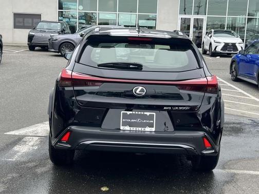2025 Lexus UX 300h F SPORT Design
