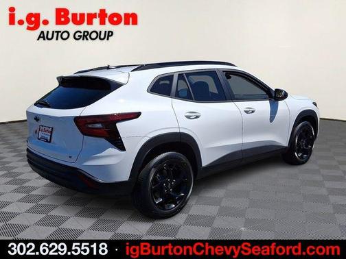 Summit White 2026 Chevrolet Trax LT