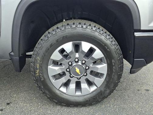 Sterling Gray Metallic 2026 Chevrolet Silverado 2500 Custom