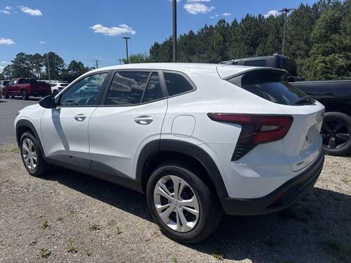 Summit White 2024 Chevrolet Trax LS