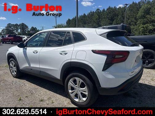 Summit White 2024 Chevrolet Trax LS