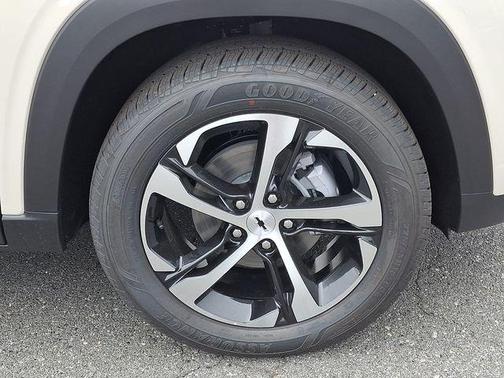 White 2026 Chevrolet Trax 1RS