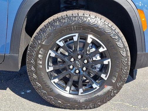 Lakeshore Blue 2026 Chevrolet Traverse Z71