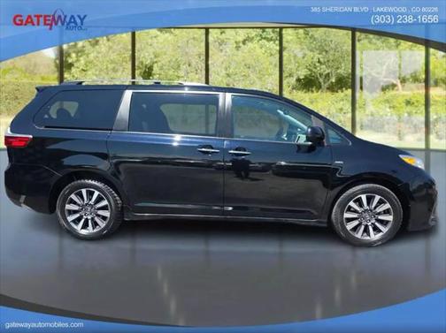 2018 Toyota Sienna XLE
