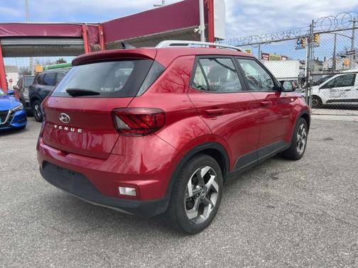 2022 Hyundai VENUE Limited