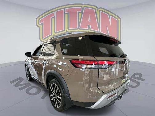 2023 Nissan Pathfinder Platinum