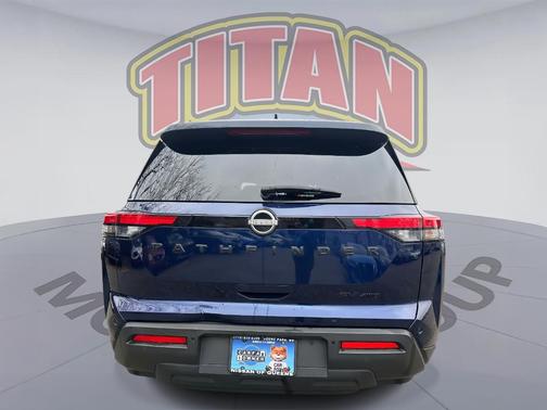2023 Nissan Pathfinder SV