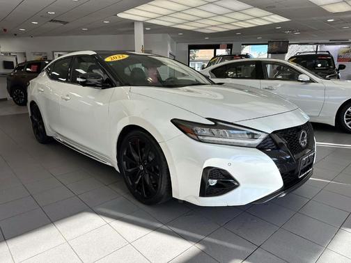 2022 Nissan Maxima SR