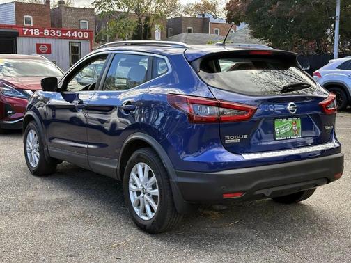 2022 Nissan Rogue Sport SV