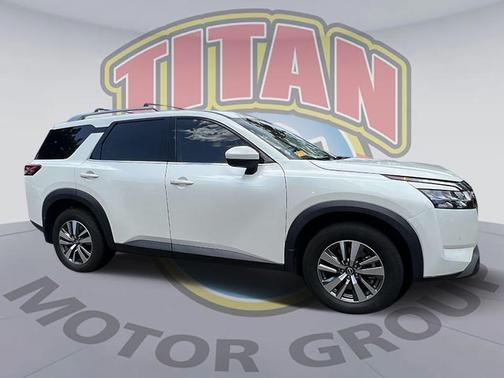 2022 Nissan Pathfinder SL