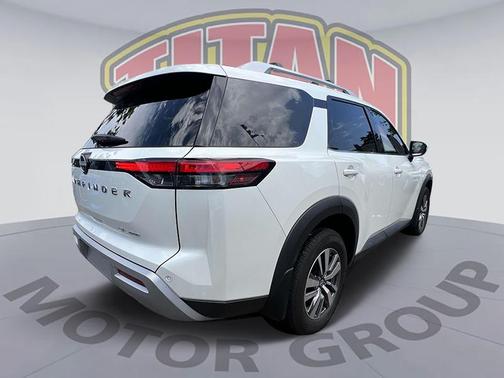2022 Nissan Pathfinder SL