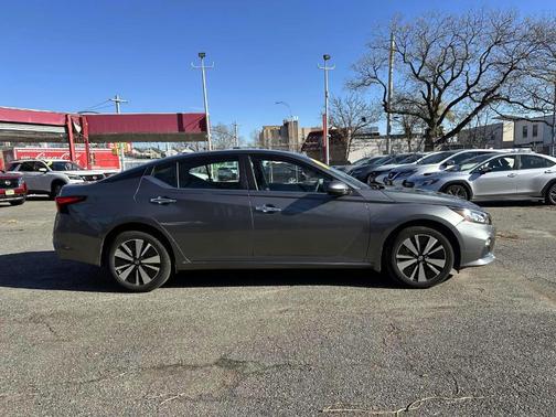 2021 Nissan Altima 2.5 SV
