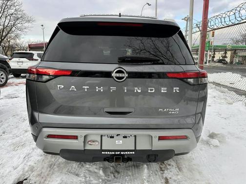 2023 Nissan Pathfinder Platinum
