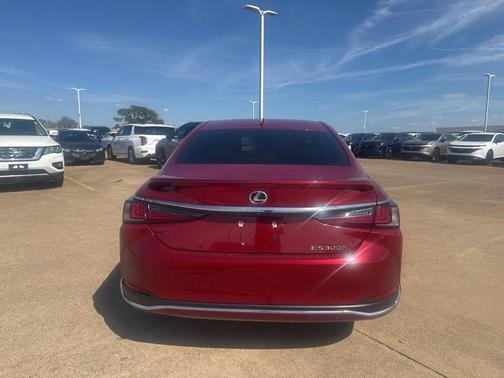 2024 Lexus ES 300h Base