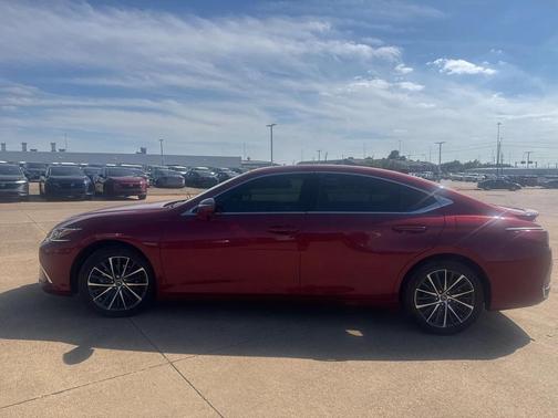 2024 Lexus ES 300h Base