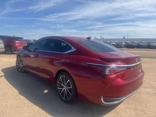 2024 Lexus ES 300h Base