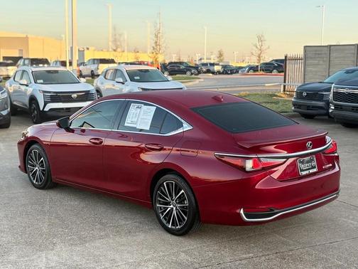 2024 Lexus ES 300h Base