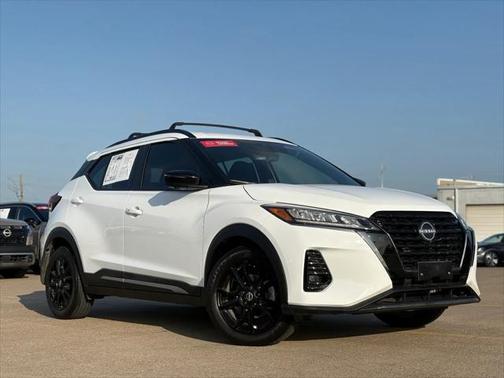 2023 Nissan Kicks SR
