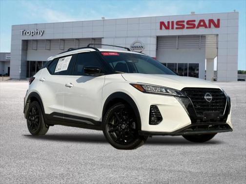 2023 Nissan Kicks SR