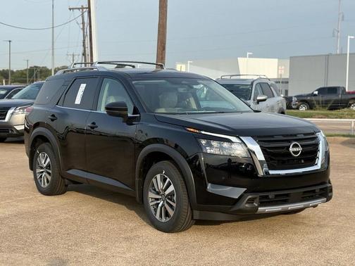2025 Nissan Pathfinder SL FWD