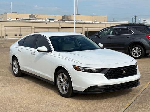 Platinum White Pearl 2025 Honda Accord LX 1.5T