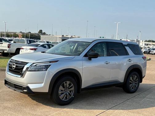 2025 Nissan Pathfinder S FWD
