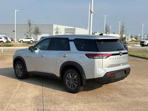 2025 Nissan Pathfinder S FWD
