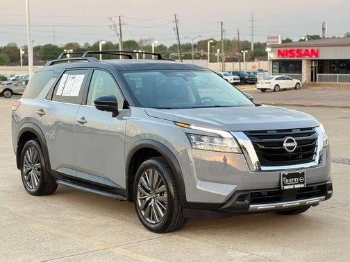 2024 Nissan Pathfinder SL FWD