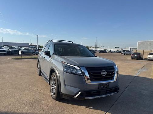 2024 Nissan Pathfinder SL FWD