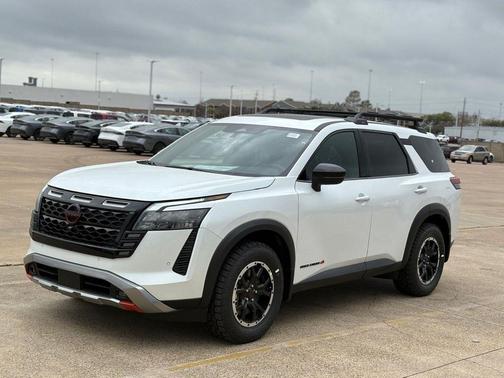 Everest White Pearl Tricoat 2026 Nissan Pathfinder Rock Creek