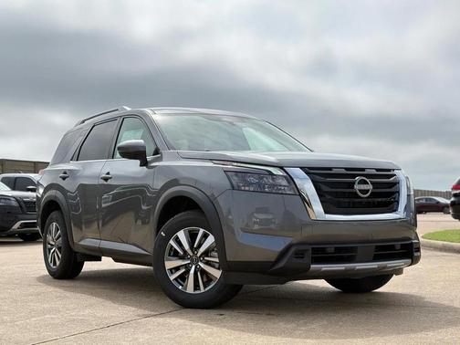 2025 Nissan Pathfinder SL FWD