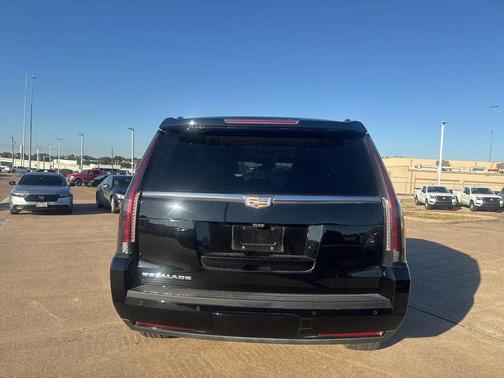 2018 Cadillac Escalade Luxury