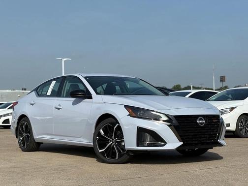 2025 Nissan Altima SR FWD