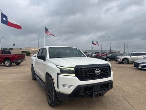 Glacier White 2023 Nissan Frontier SV