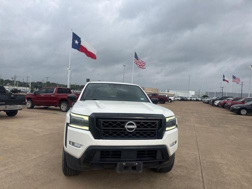 Glacier White 2023 Nissan Frontier SV