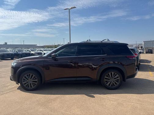 2022 Nissan Pathfinder SL 2WD