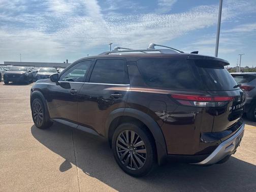 2022 Nissan Pathfinder SL 2WD