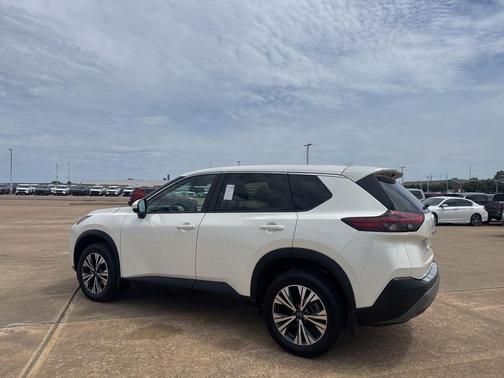 Pearl White Tricoat 2023 Nissan Rogue SV