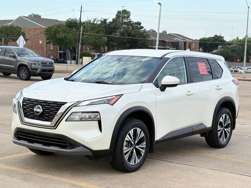 Pearl White Tricoat 2023 Nissan Rogue SV