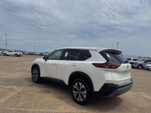 Pearl White Tricoat 2023 Nissan Rogue SV