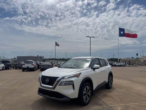 Pearl White Tricoat 2023 Nissan Rogue SV