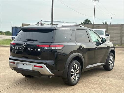 2025 Nissan Pathfinder SL FWD