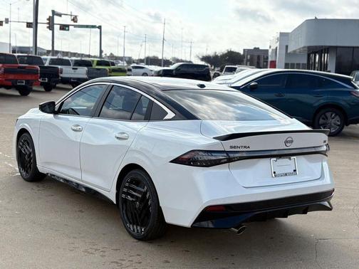 Aspen White Tricoat/Super Black 2026 Nissan Sentra SR