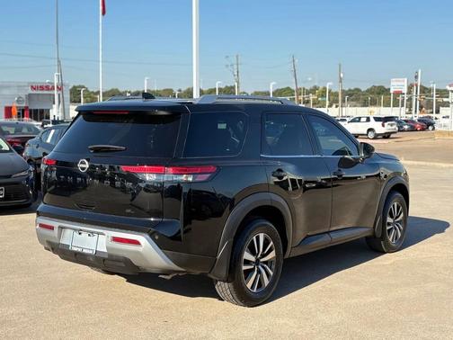 2024 Nissan Pathfinder SL FWD