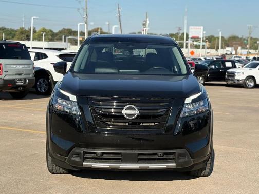 2024 Nissan Pathfinder SL FWD