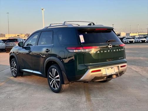 2025 Nissan Pathfinder Platinum FWD